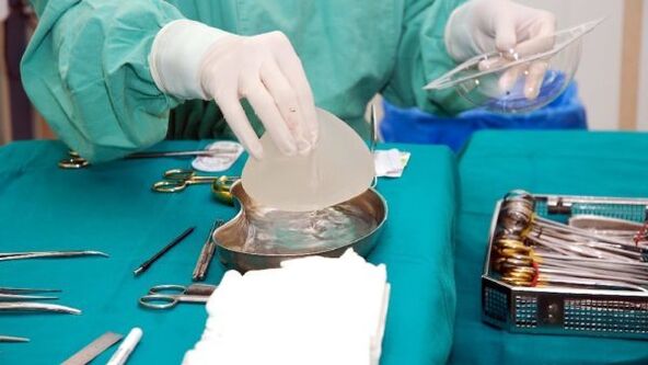implant powiększający piersi